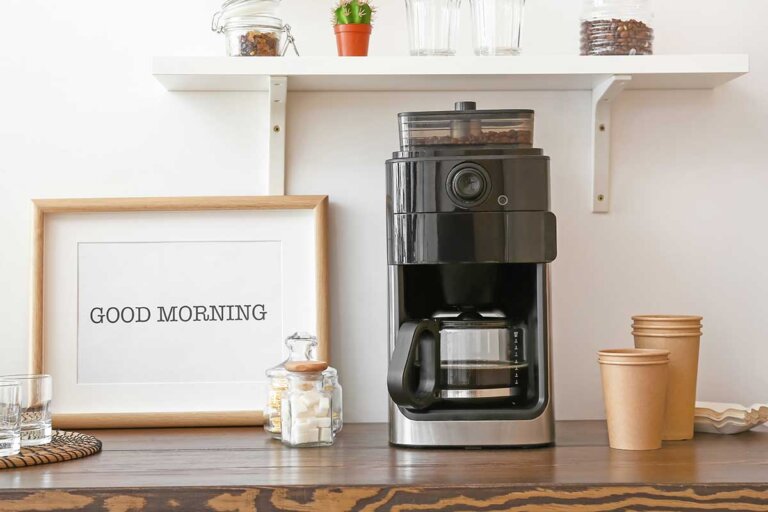 coffee maker with grinder