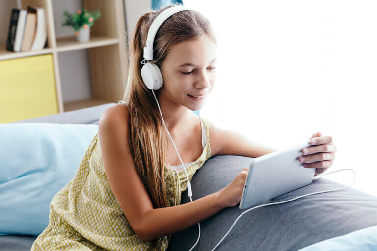 kids' headphone