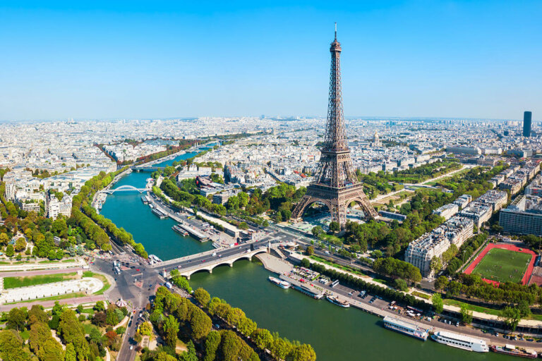 Paris travel guide book